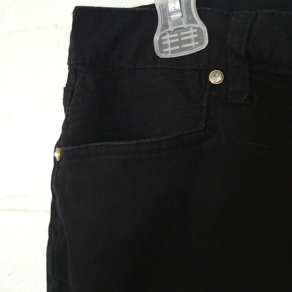 New Directions Weekend Shorts - Picture 5 of 6